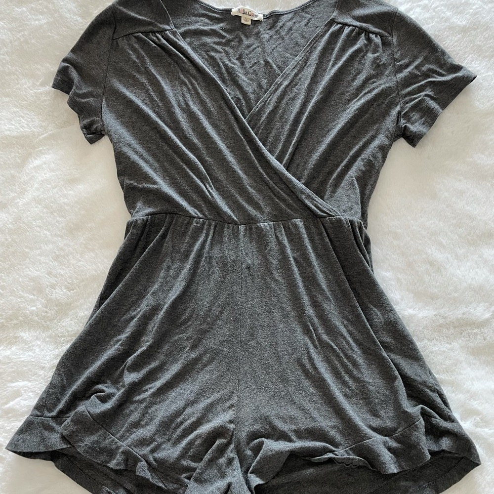 Cute grey jumper with ruffle hem.